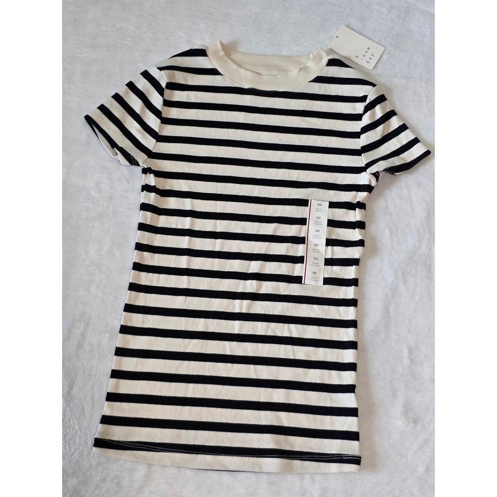 A New Day Womens XS Black Cream Striped Ribbed Short Sleeve Crewneck T-Shirt NWT